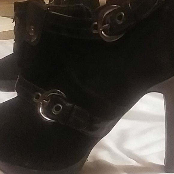 Ankle boots with heel - Picture 2 of 3